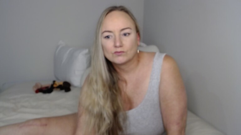 JuicyAss's Streamate show and profile