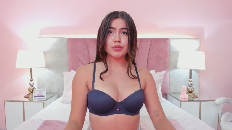 ElleWesst's Streamate show and profile