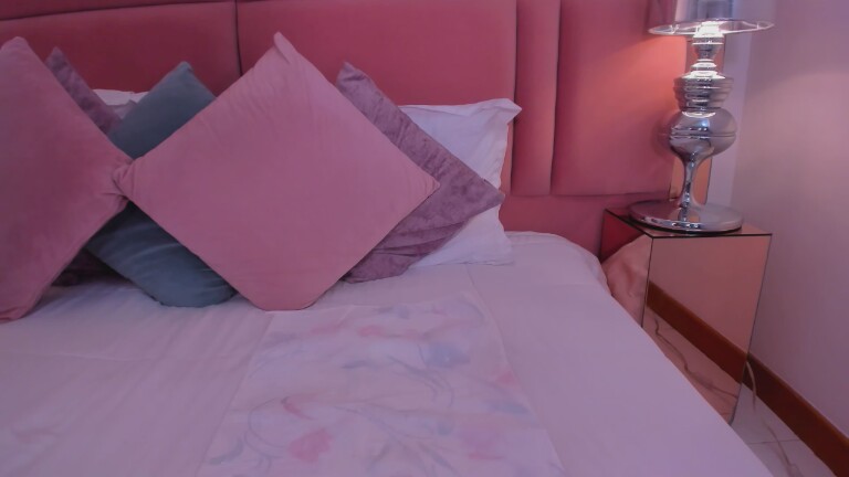 hollyBrisstol90's Streamate show and profile