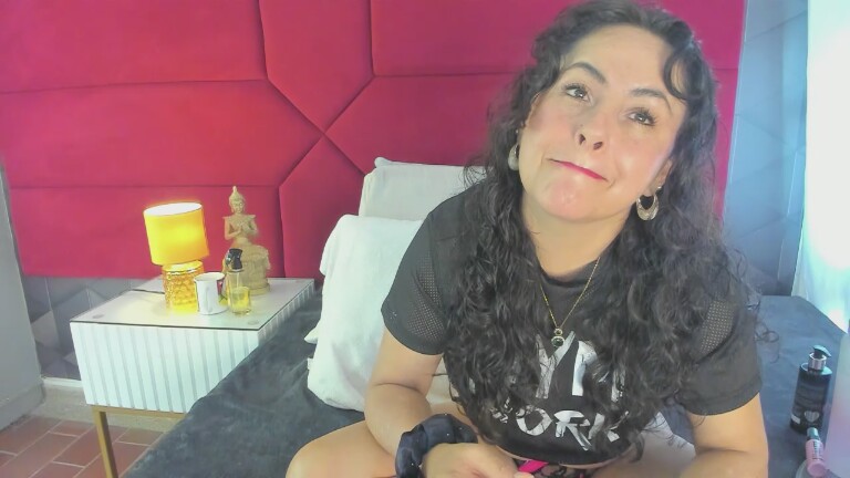 hannymilf's Streamate show and profile