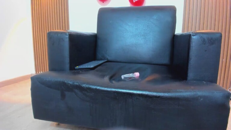 LuisaThompson's Streamate show and profile