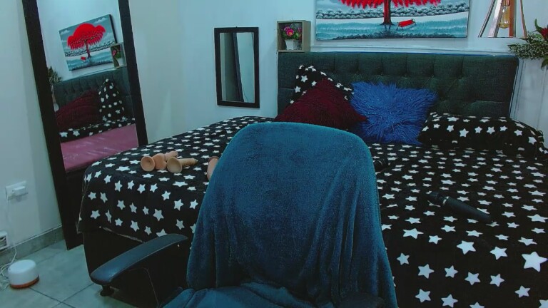 Lucia_s's Streamate show and profile