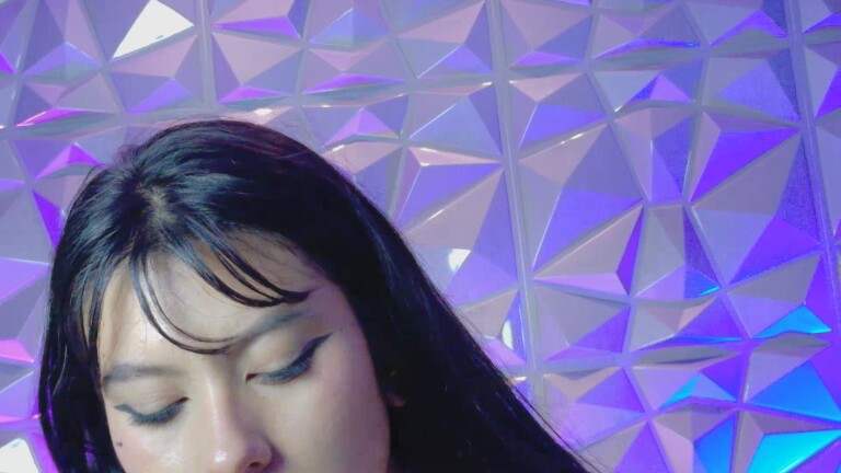 SukiChan's Streamate show and profile