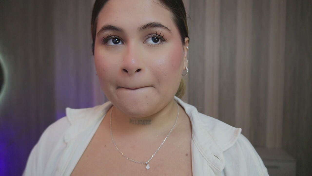 Ela_Curvy