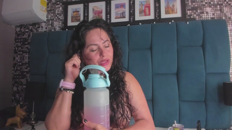 hannymilf's Streamate show and profile