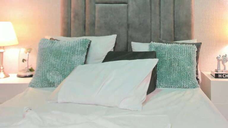 ZairaAbad's Streamate show and profile