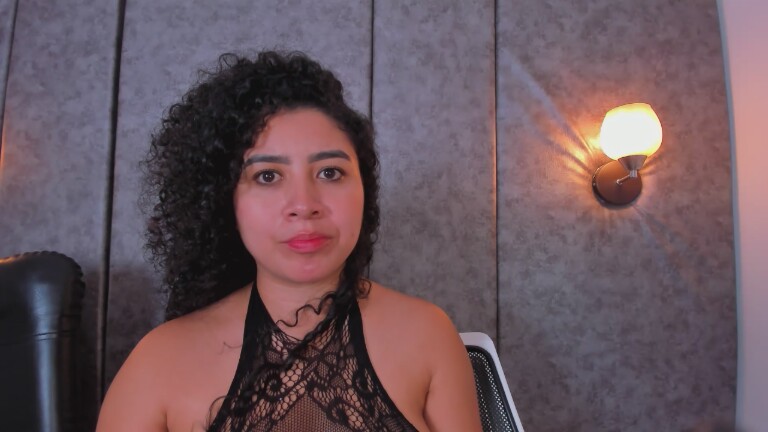 Tharaa24's Streamate show and profile