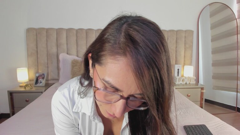 SophieRestrepo's Streamate show and profile