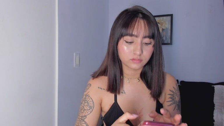 RoseHoldenn's Streamate show and profile