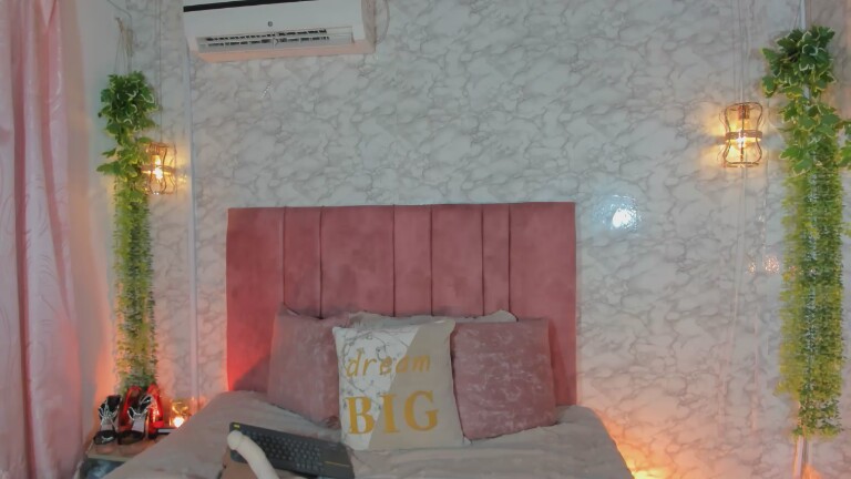 RebbecaWells's Streamate show and profile