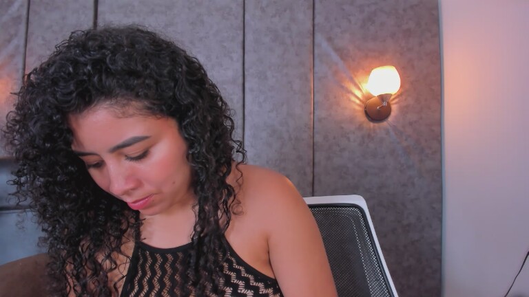 Tharaa24's Streamate show and profile