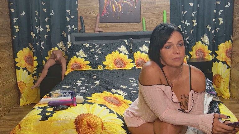 thesexymilf22's Streamate show and profile