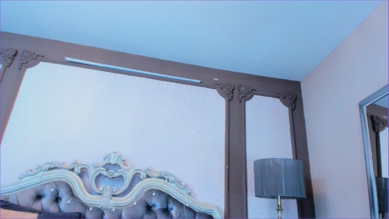 SiaSavach's Streamate show and profile