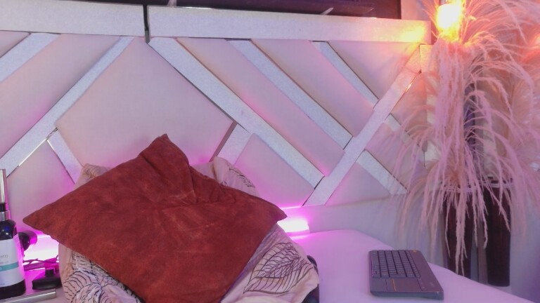 ZoeJohnson66's Streamate show and profile