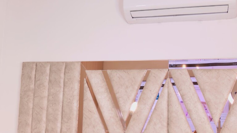 MiaPariss's Streamate show and profile