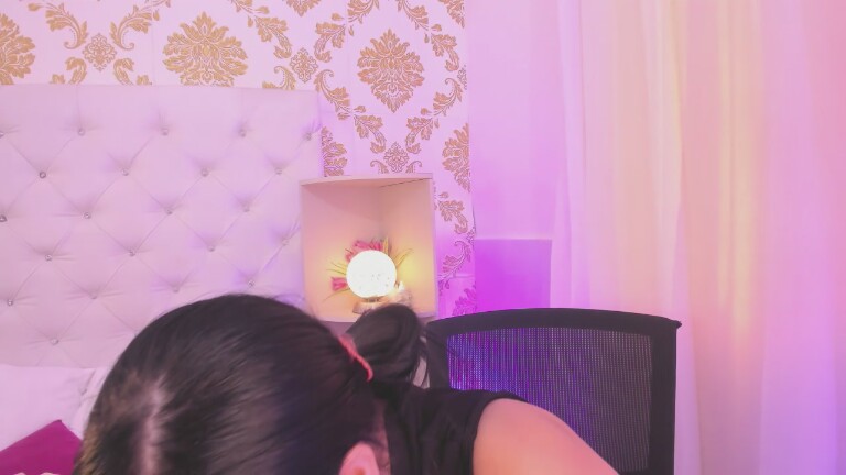 EMA_LAMBERT's Streamate show and profile