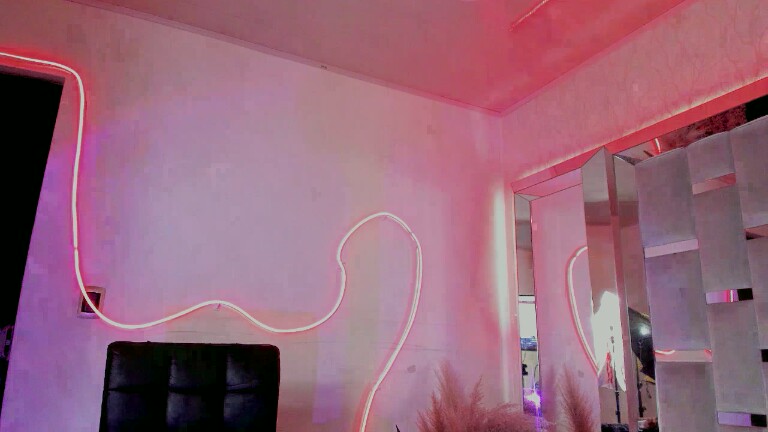 SaaraFoox's Streamate show and profile